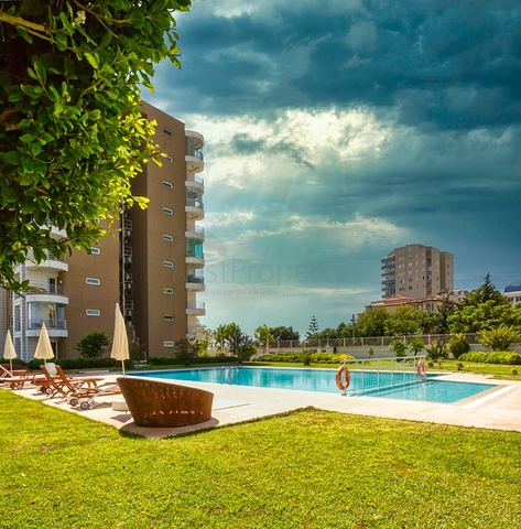 Квартира 3+1 с видом на море в районе Лара Анталья