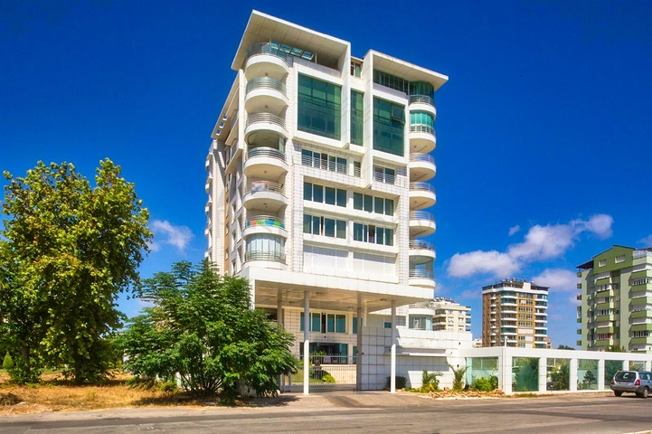 Квартира 3+1 с видом на море в районе Лара Анталья