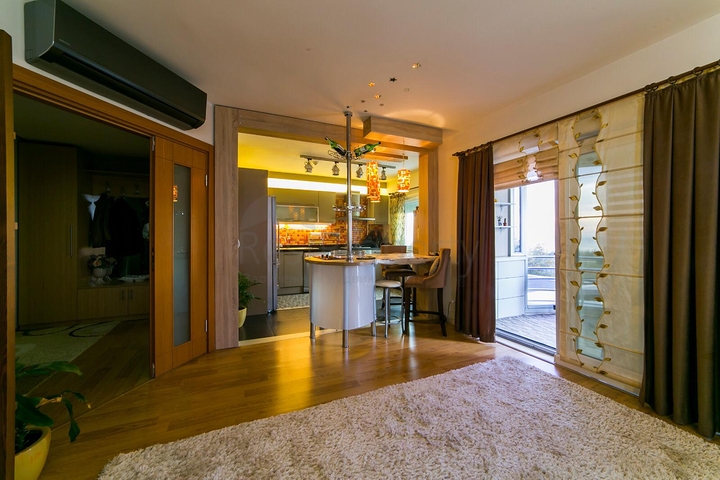 Квартира 3+1 с видом на море в районе Лара Анталья