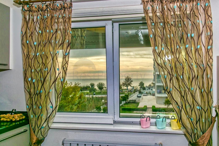 Квартира 3+1 с видом на море в районе Лара Анталья