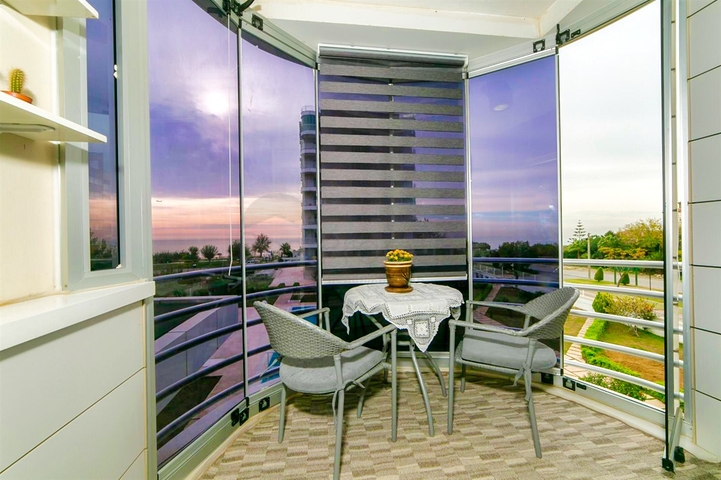 Квартира 3+1 с видом на море в районе Лара Анталья