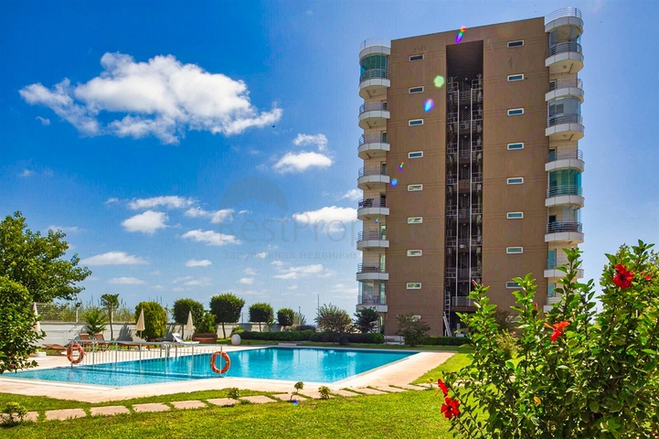 Квартира 3+1 с видом на море в районе Лара Анталья