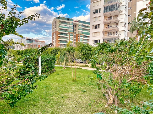 Элитная квартира 4+1 с видом на Средиземное море в Анталии