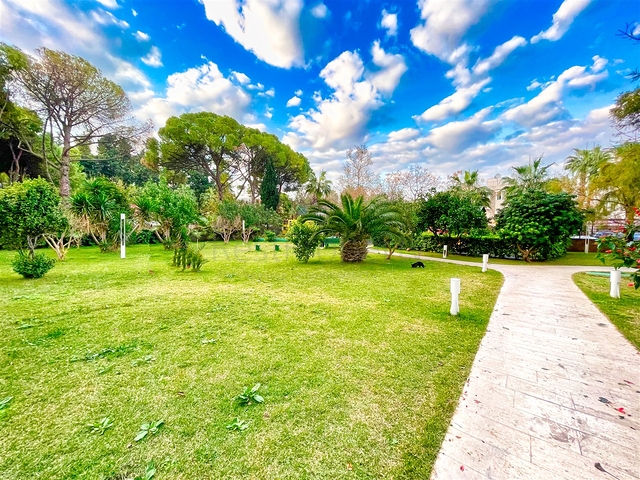 Элитная квартира 4+1 с видом на Средиземное море в Анталии