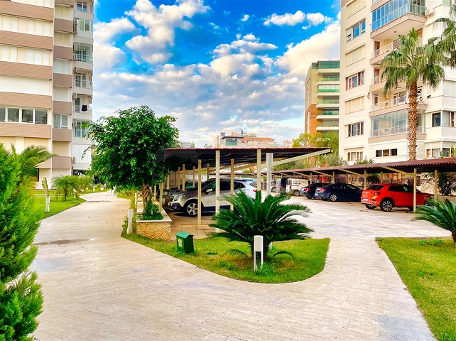 Элитная квартира 4+1 с видом на Средиземное море в Анталии