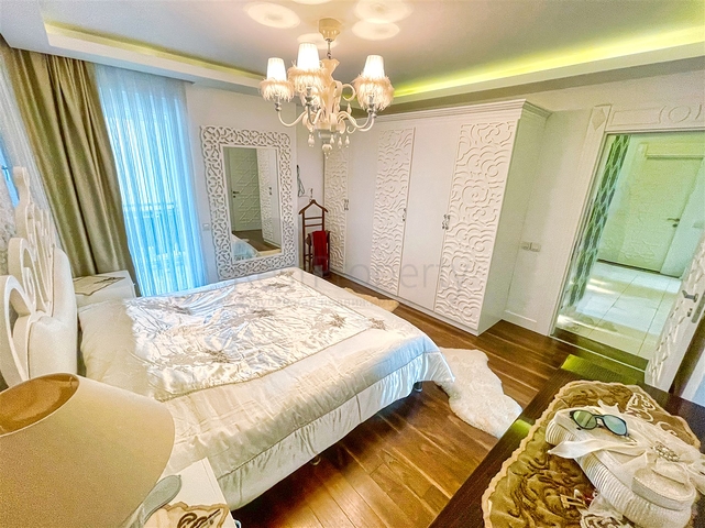 Элитная квартира 4+1 с видом на Средиземное море в Анталии