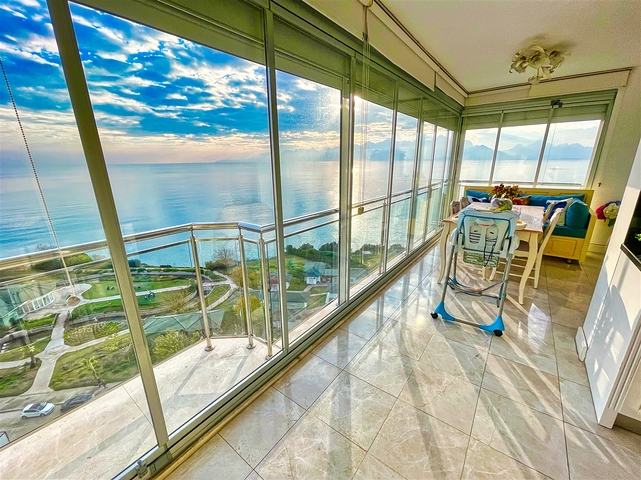 Элитная квартира 4+1 с видом на Средиземное море в Анталии