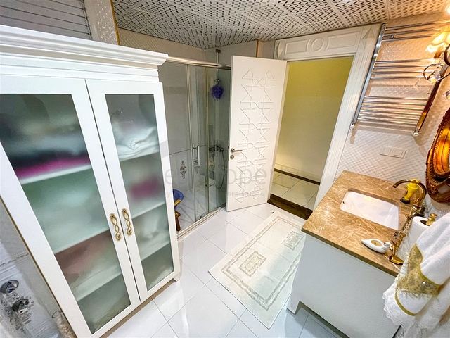 Элитная квартира 4+1 с видом на Средиземное море в Анталии