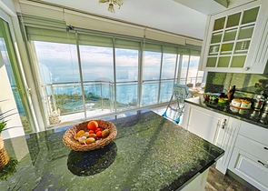 Элитная квартира 4+1 с видом на Средиземное море в Анталии