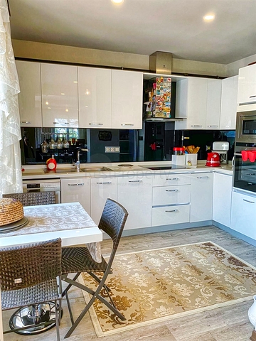 Пентхаус 4+1 в пешей доступности к морю в Анталии