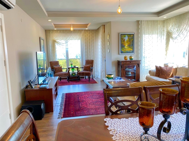 Пентхаус 4+1 в пешей доступности к морю в Анталии