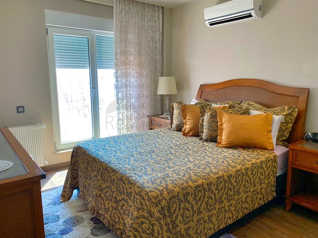 Пентхаус 4+1 в пешей доступности к морю в Анталии