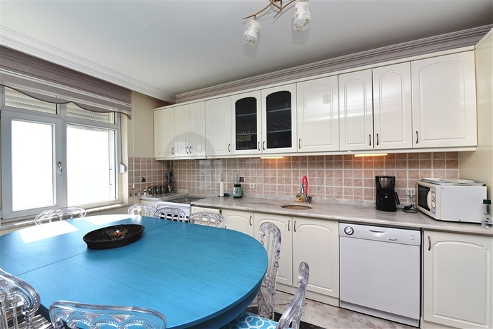 Трехкомнатная квартира с видом на море