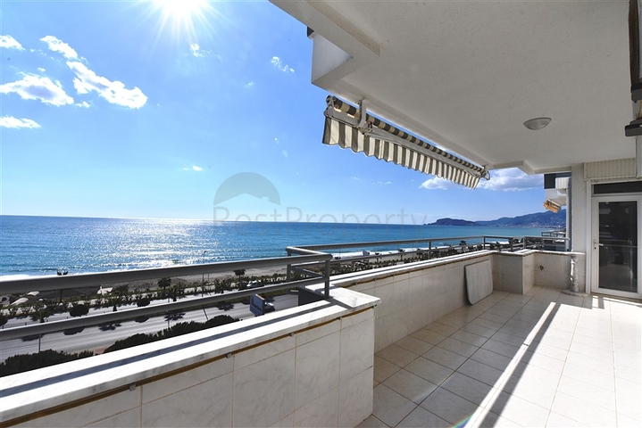 Трехкомнатная квартира с видом на море