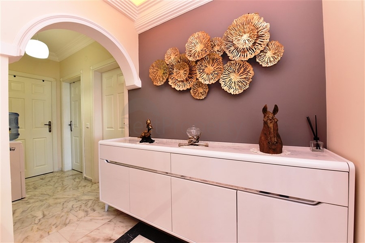 Трехкомнатная квартира с видом на море