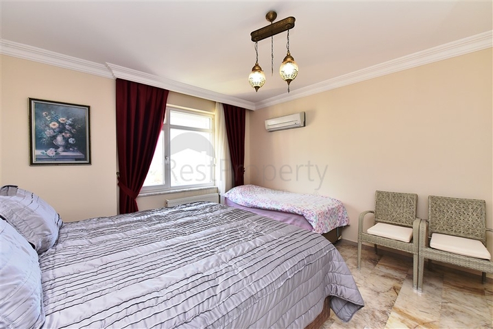 Трехкомнатная квартира с видом на море