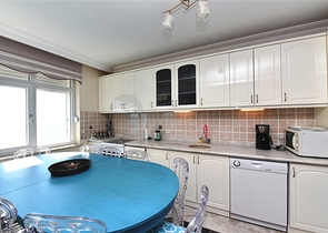 Трехкомнатная квартира с видом на море