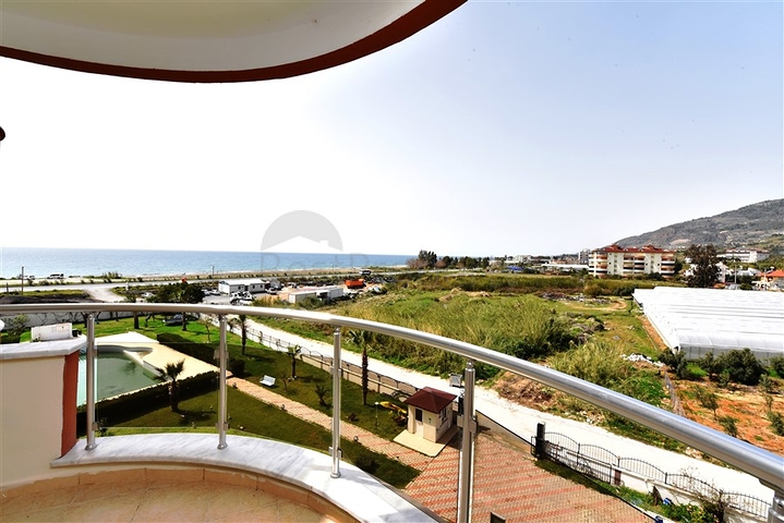 Квартира планировки 2+1 с видом на море