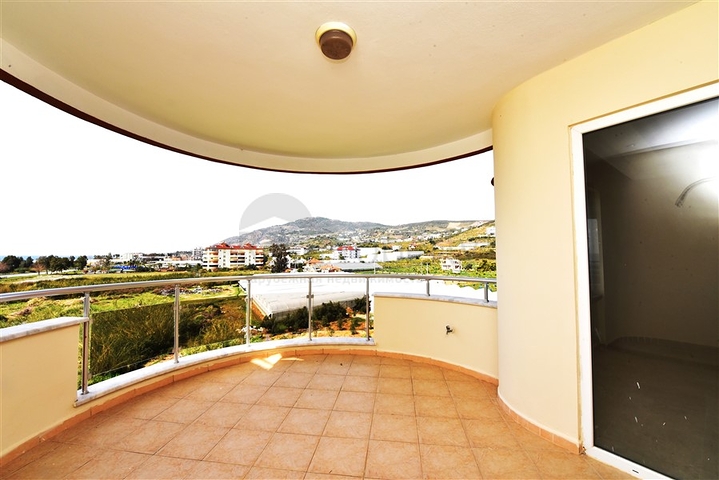 Квартира планировки 2+1 с видом на море