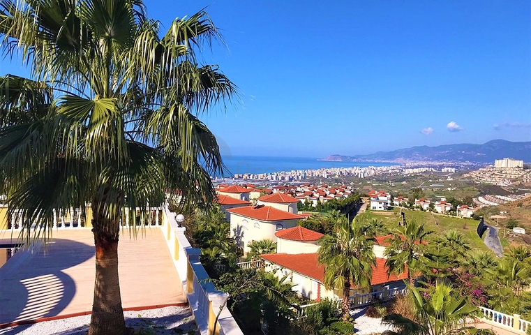 Двухэтажная вилла с видом на море