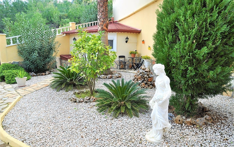 Двухэтажная вилла с видом на море