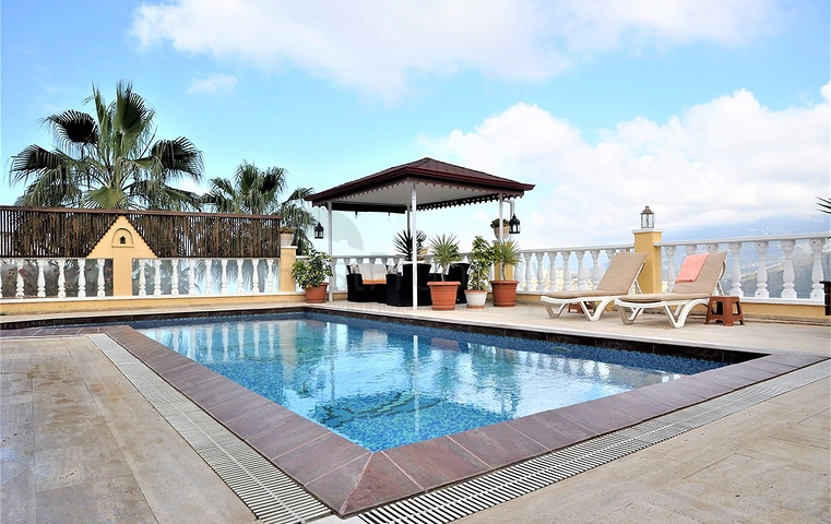 Двухэтажная вилла с видом на море