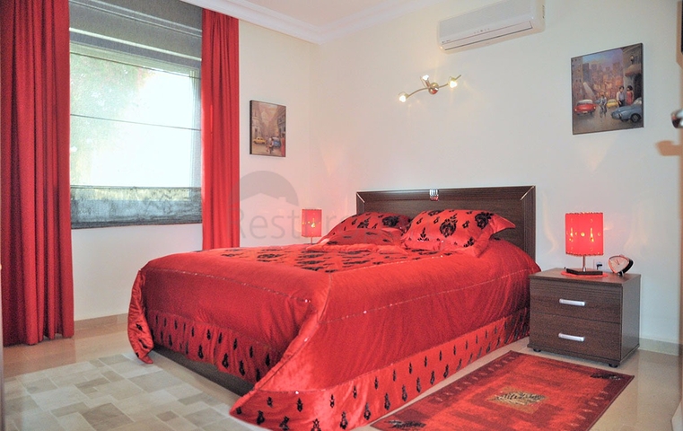 Двухэтажная вилла с видом на море