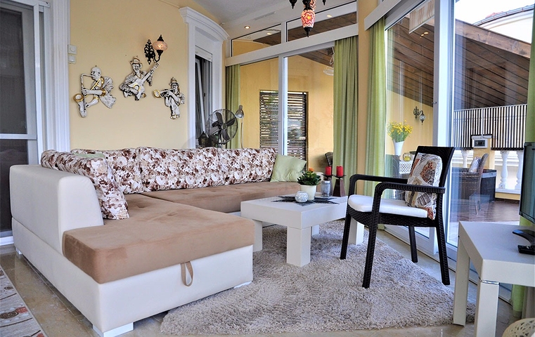 Двухэтажная вилла с видом на море