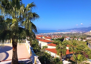 Двухэтажная вилла с видом на море