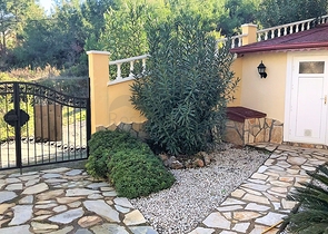 Двухэтажная вилла с видом на море