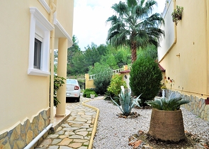 Двухэтажная вилла с видом на море