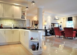 Двухэтажная вилла с видом на море