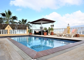 Двухэтажная вилла с видом на море