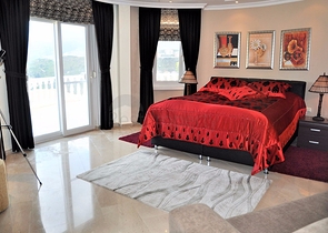 Двухэтажная вилла с видом на море