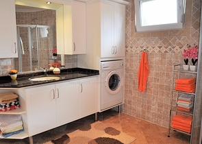 Двухэтажная вилла с видом на море