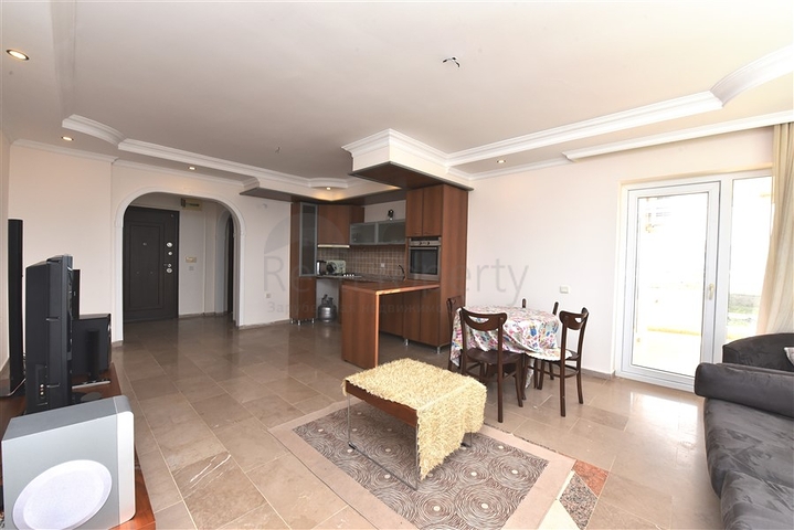 Трехкомнатная квартира с мебелью