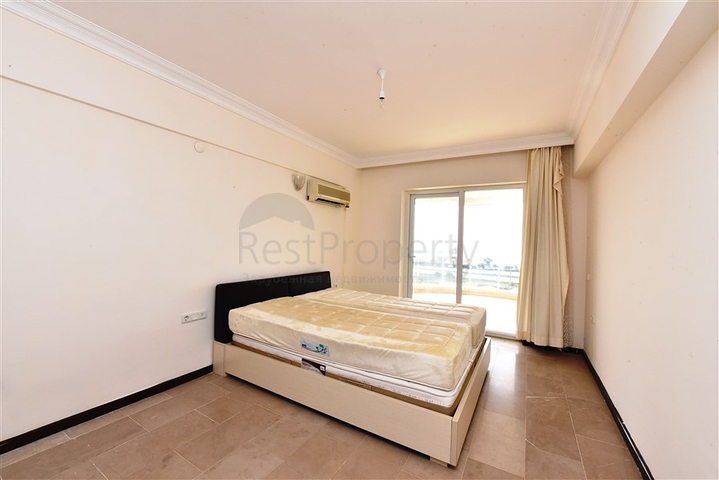 Трехкомнатная квартира с мебелью