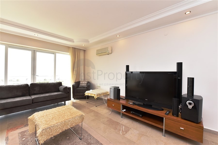 Трехкомнатная квартира с мебелью