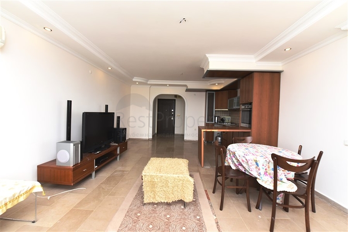 Трехкомнатная квартира с мебелью