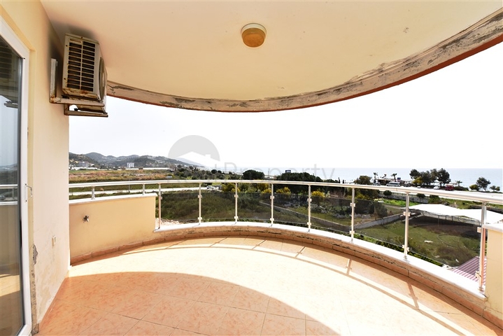 Трехкомнатная квартира с мебелью