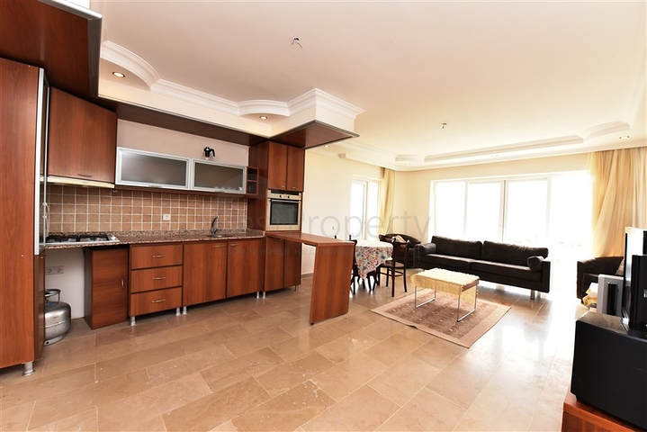 Трехкомнатная квартира с мебелью