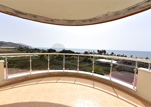 Трехкомнатная квартира с мебелью