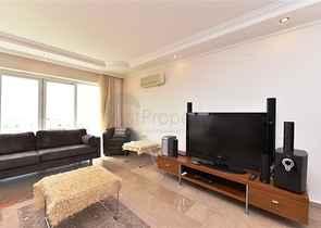 Трехкомнатная квартира с мебелью