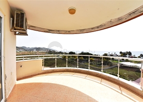 Трехкомнатная квартира с мебелью