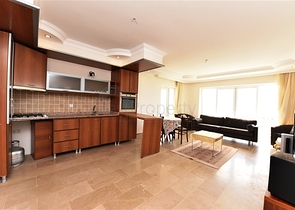 Трехкомнатная квартира с мебелью