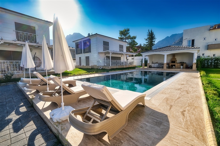 Вилла с 3 спальнями в Гейнюке Кемере