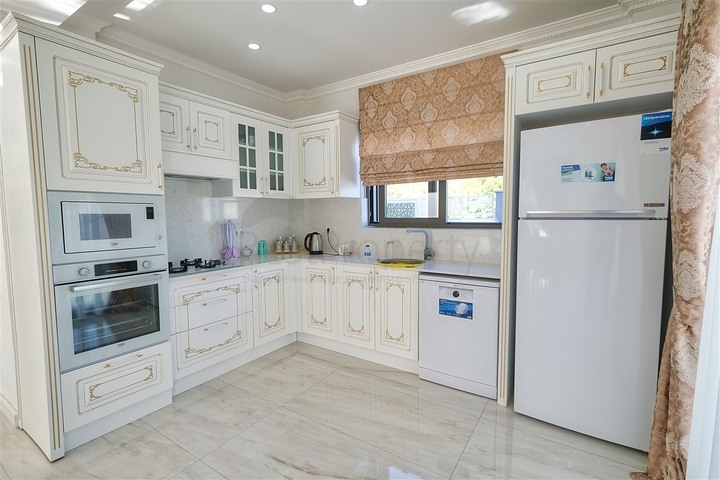 Вилла с 3 спальнями в Гейнюке Кемере