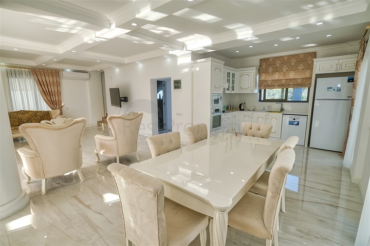 Вилла с 3 спальнями в Гейнюке Кемере