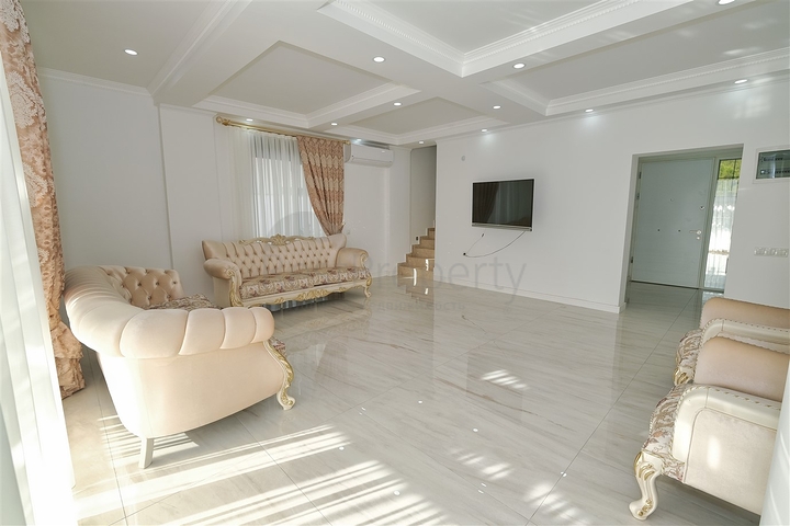 Вилла с 3 спальнями в Гейнюке Кемере