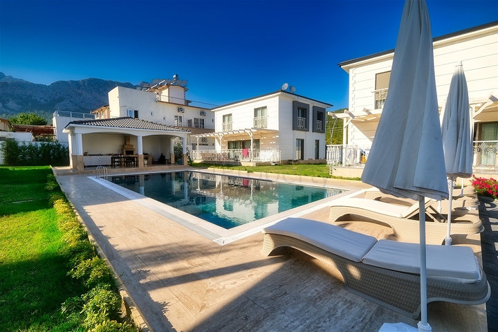 Вилла с 3 спальнями в Гейнюке Кемере